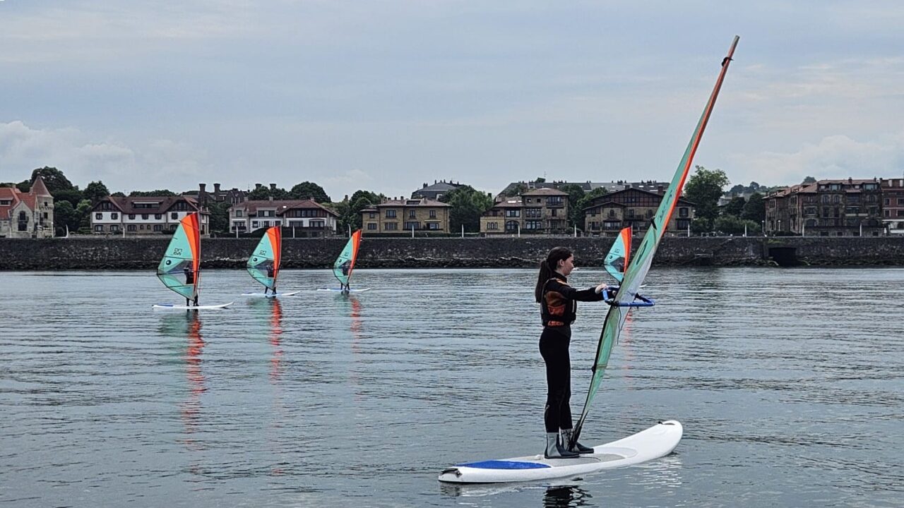 campamentos_de_verano_en_vizcaya_windsurf-udalekua-campamento-de-windsurf