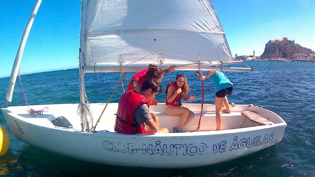 campamentos_de_verano_en_murcia_campamento-nautico-en-playa-de-aguilas-murcia
